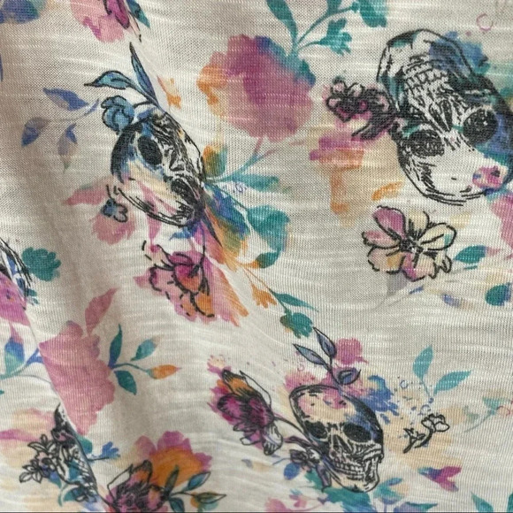 NEW Torrid Off Shoulder Tee Super Soft Floral Skull Size 6 - Picture 5 of 10